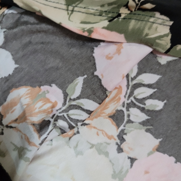 ♦️FLAT 499♦️Globus Floral Top - Picture 4 of 5